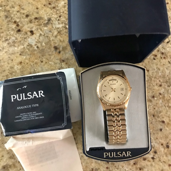 Pulsar gold watch stretch brand - Picture 1 of 1